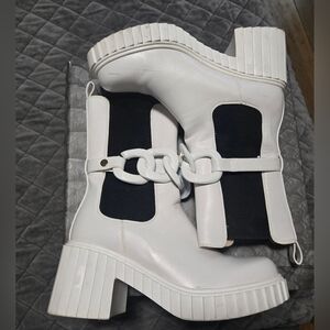 Elegant White Heeled Ankle Boots
